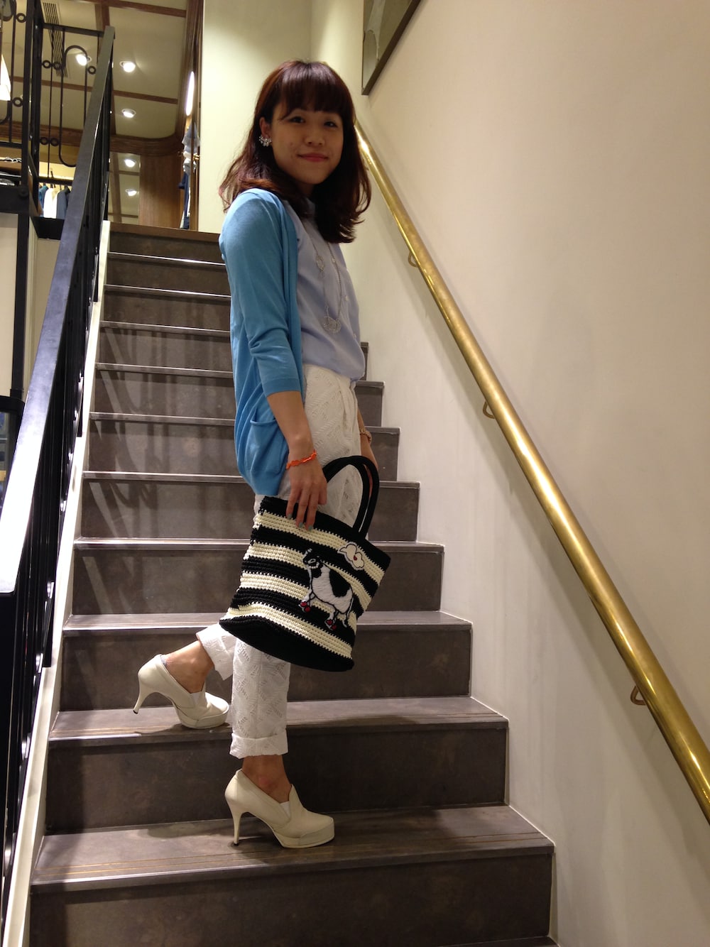 「blue、united arrows、LUDLOW、white、 Pipichic」｜「UNITED ARROWSのLUDLOW 乳牛包（クラッチバッグ、その他）」を使った、UNITEDARROWSTAIPEI_WOMENSさん（レディース・160cm）の夏コーディネートの1枚目の写真