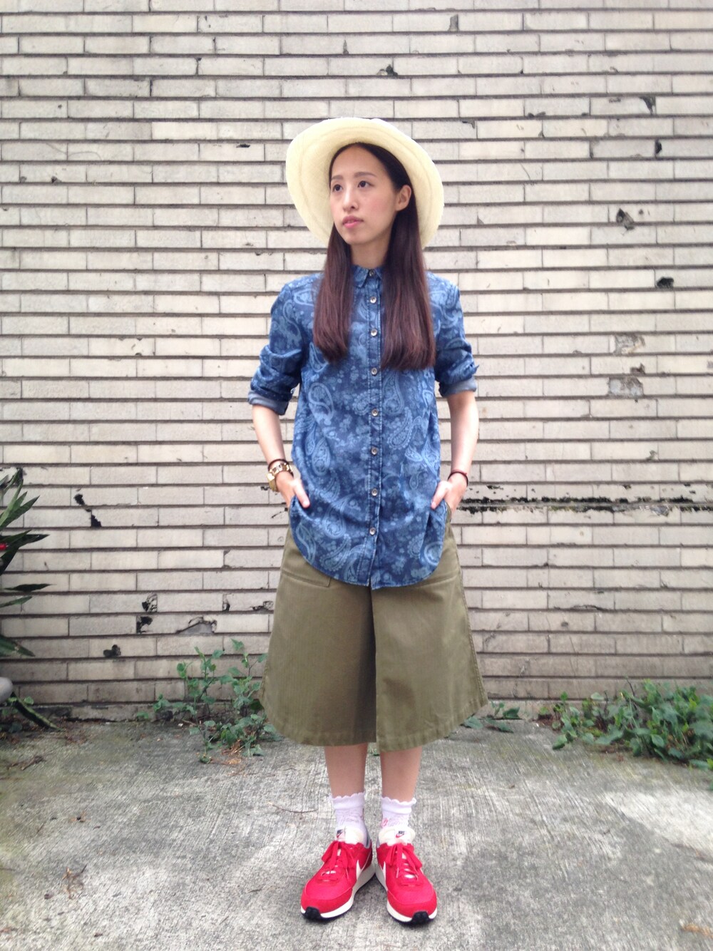 「NIKE、denim、red、sporty、united arrows、KIJIMA TAKAYUKI、HYKE」｜「UNITED ARROWSのPieszak 變形蟲丹寧襯衫 （シャツ/ブラウス、ブルー系）」を使った、UNITEDARROWSTAIPEI_WOMENSさん（レディース・159cm）の夏コーディネートの1枚目の写真