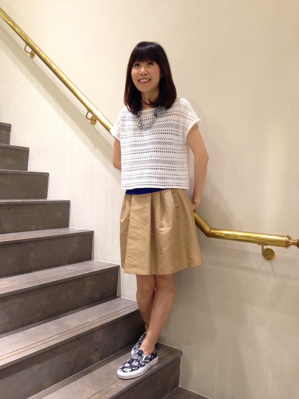 「VANS、skirt、united arrows、white、slipon、print」｜「UNITED ARROWSの針織上衣（ニット/セーター、ホワイト系）」を使った、UNITEDARROWSTAIPEI_WOMENSさん（レディース・163cm）の夏コーディネートの1枚目の写真