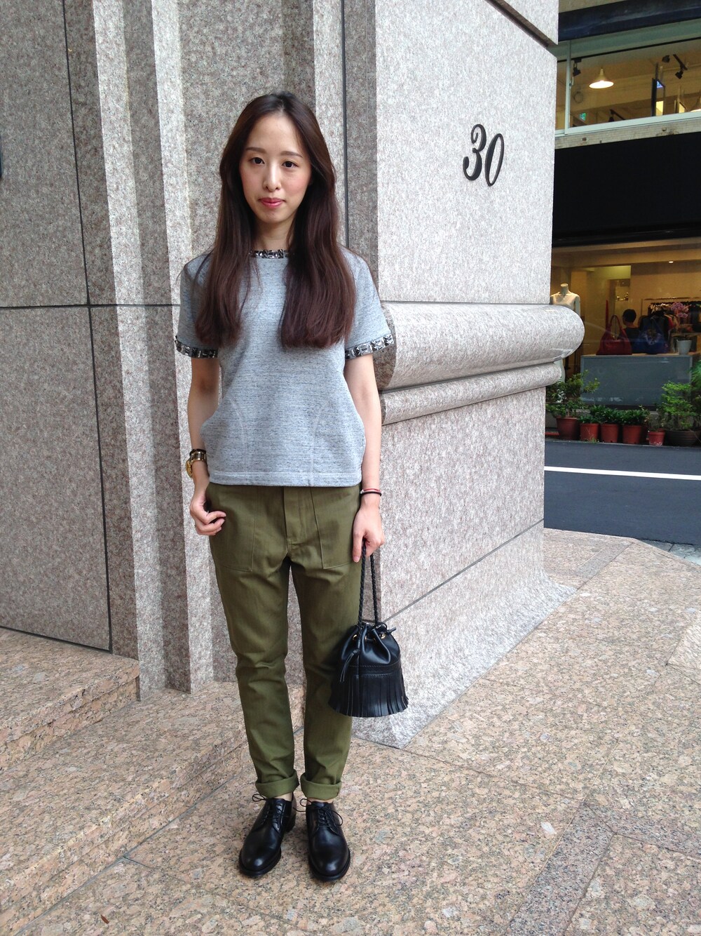 「summer、united arrows、HYKE、J&M DAVIDSON、girl」｜「UNITED ARROWSの鉚釘鑲邊上衣（Tシャツ/カットソー、グレー系）」を使った、UNITEDARROWSTAIPEI_WOMENSさん（レディース・159cm）の夏コーディネートの1枚目の写真