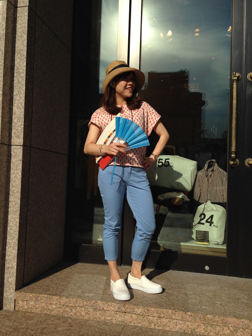 「united arrows」｜「UNITED ARROWSのUNITED ARROWS 圖騰上衣（Tシャツ/カットソー、レッド系）」を使った、UNITEDARROWSTAIPEI_WOMENSさん（レディース・160cm）の夏コーディネートの1枚目の写真