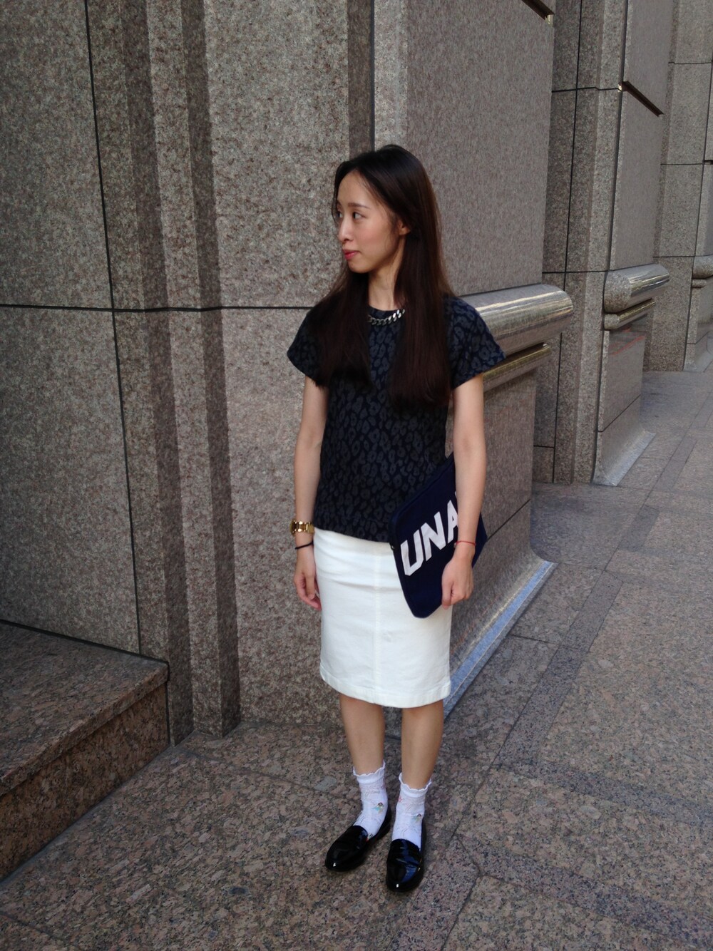 「united arrows」｜「UNITED ARROWSの提花印刷上衣（Tシャツ/カットソー、ブルー系）」を使った、UNITEDARROWSTAIPEI_WOMENSさん（レディース・158cm）の夏コーディネートの1枚目の写真