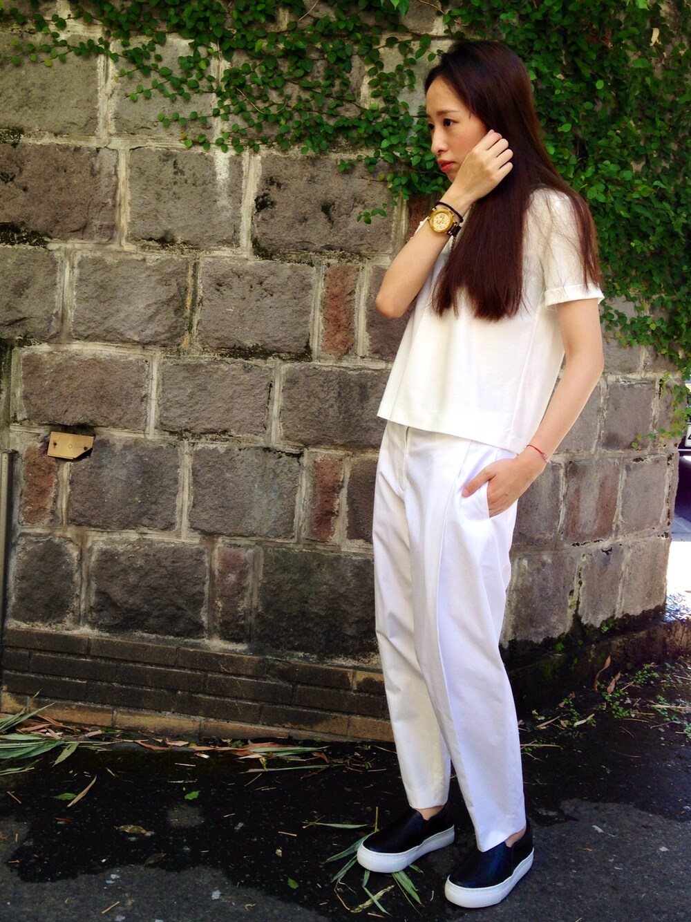 「united arrows、white、simple、black and white、Astraet」｜「ASTRAETのAstraet圓領上衣（Tシャツ/カットソー、ホワイト系）」を使った、UNITEDARROWSTAIPEI_WOMENSさん（レディース・158cm）の夏コーディネートの1枚目の写真