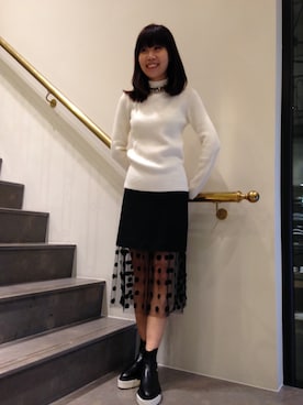 A UNITED ARROWS_TAIPEI employee UNITEDARROWSTAIPEI_WOMENS is wearing Laula "<LAULA異材質拼接長裙>"