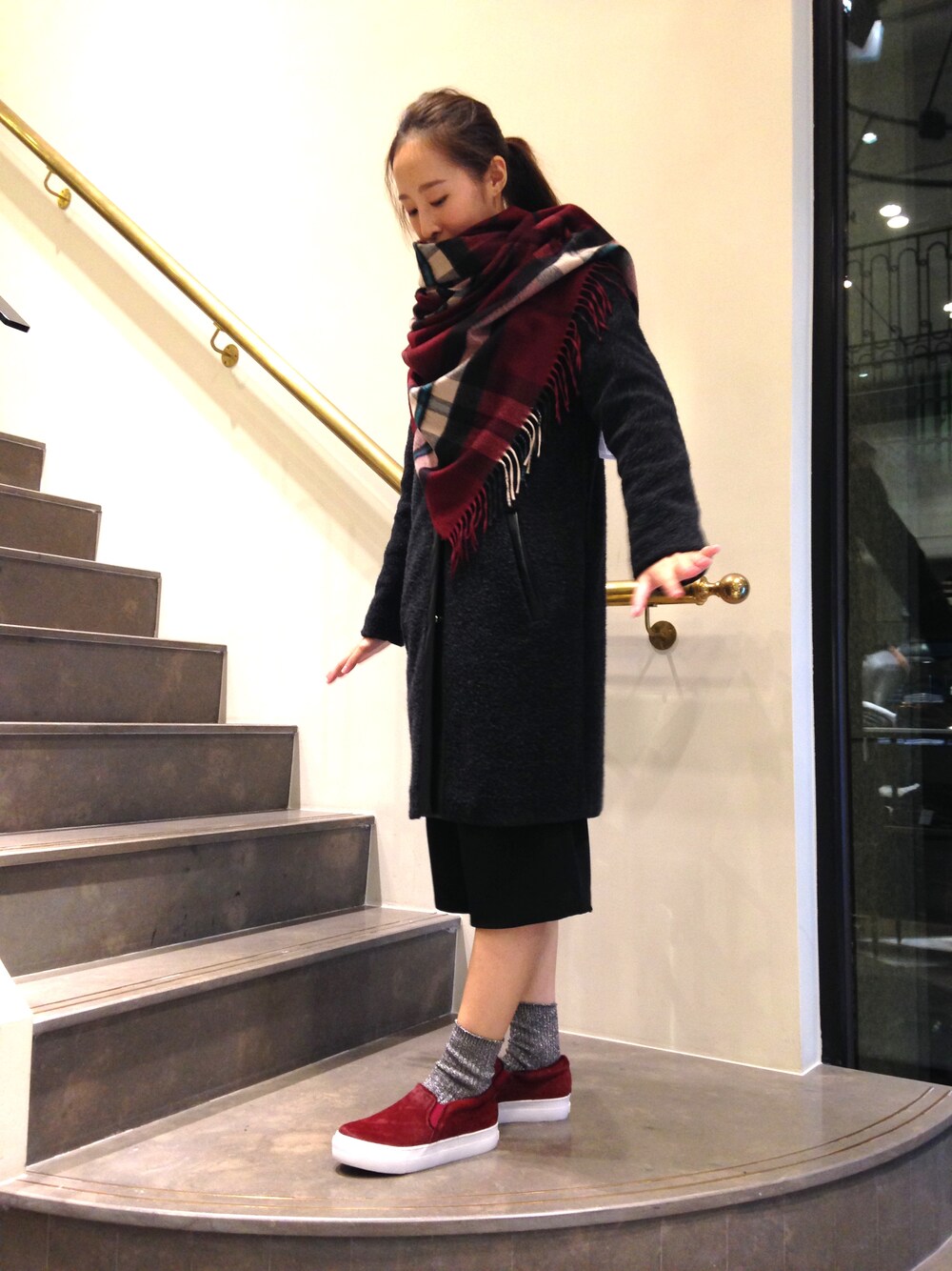 「united arrows、休閒鞋、slip on、馬毛」｜「UNITED ARROWSの馬毛SLIP ON休閒鞋（モカシン/デッキシューズ、レッド系）」を使った、UNITEDARROWSTAIPEI_WOMENSさん（レディース・163cm）の冬コーディネートの1枚目の写真
