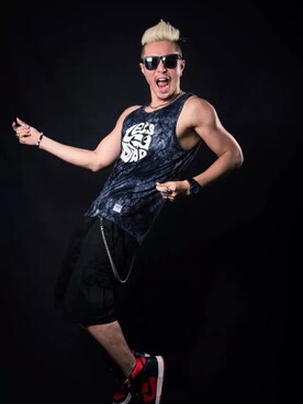 「SQUAD（スクアッド）のアイテム（パンツ）」を使った、Hungchi Michaelさん（メンズ・175cm）の春コーディネート