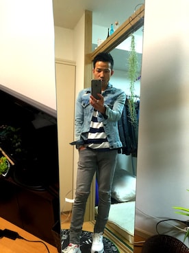 「H&M DIVIDED（エイチアンドエム　ディヴァイデッド）のアイテム（デニムパンツ、グレー系）」を使った、koujiさん（メンズ）の春コーディネート