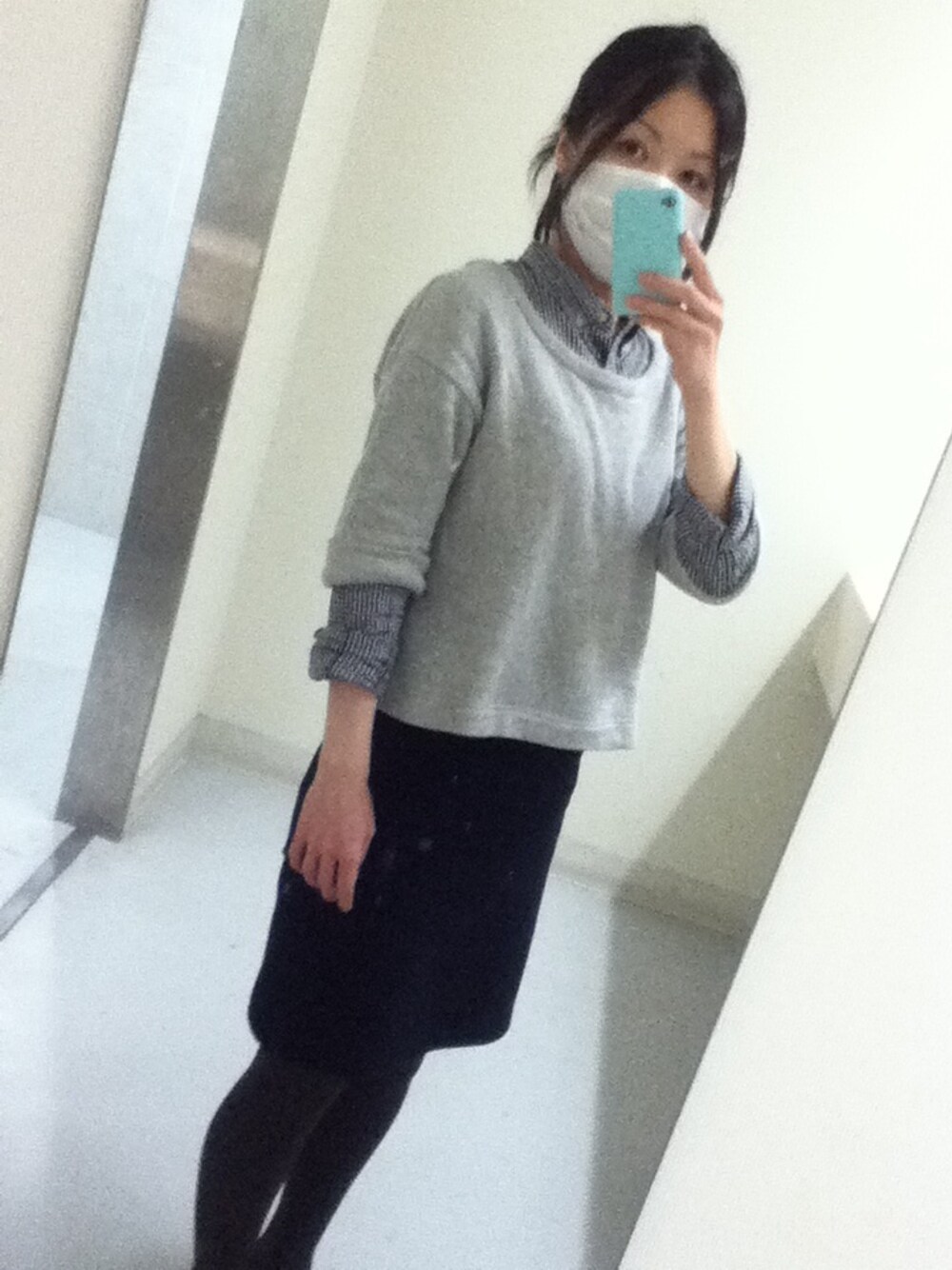 「URBAN RESEARCHのUR　裏毛×ストライプレイヤードワンピース（ワンピース、グレー系）」を使った、よっこさん（レディース・160cm）の春コーディネートの1枚目の写真
