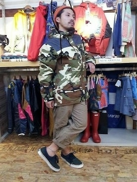 「アイテム（マウンテンパーカー）」を使った、牛木さん（メンズ・170cm）の春コーディネート