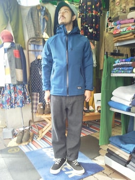 「アイテム（マウンテンパーカー）」を使った、牛木さん（メンズ・165cm）の冬コーディネート