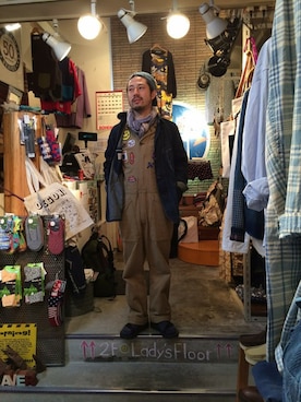「Chaco（チャコ）のアイテム」を使った、牛木さん（メンズ・165cm）の春コーディネート