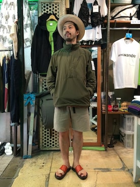 「Gramicci（グラミチ）のアイテム（チノパンツ）」を使った、牛木さん（メンズ・165cm）の夏コーディネート