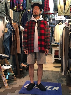 「Gramicci（グラミチ）のアイテム（チノパンツ）」を使った、牛木さん（メンズ・165cm）の秋コーディネート