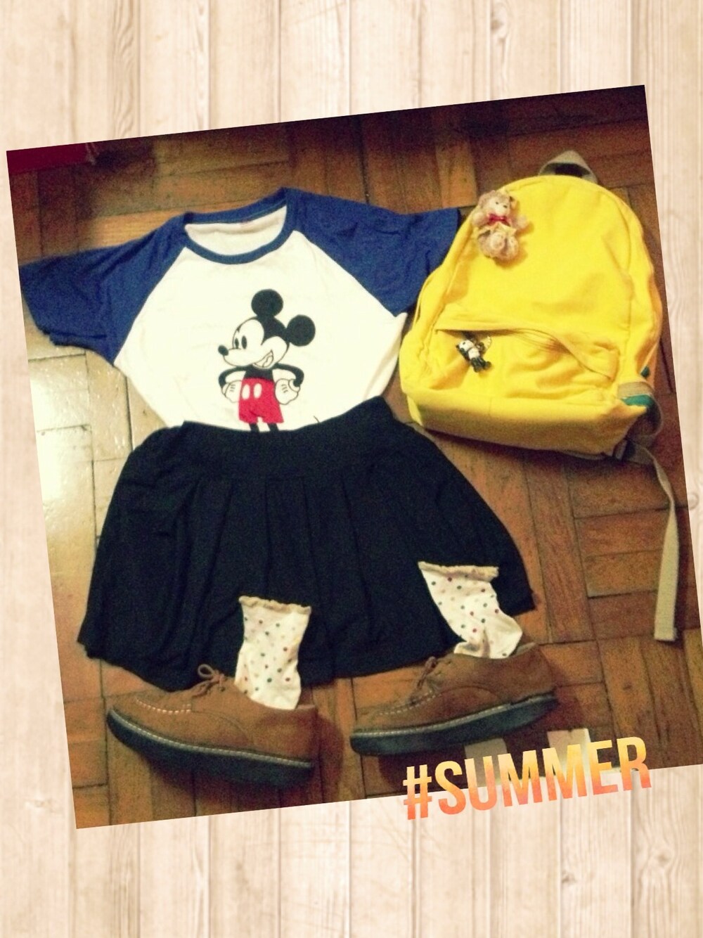 「summer、yellow、Mickey Mouse 」｜「UNIQLOのアイテム（Tシャツ/カットソー、ホワイト系）」を使った、chingさん（レディース・158cm）の夏コーディネートの1枚目の写真