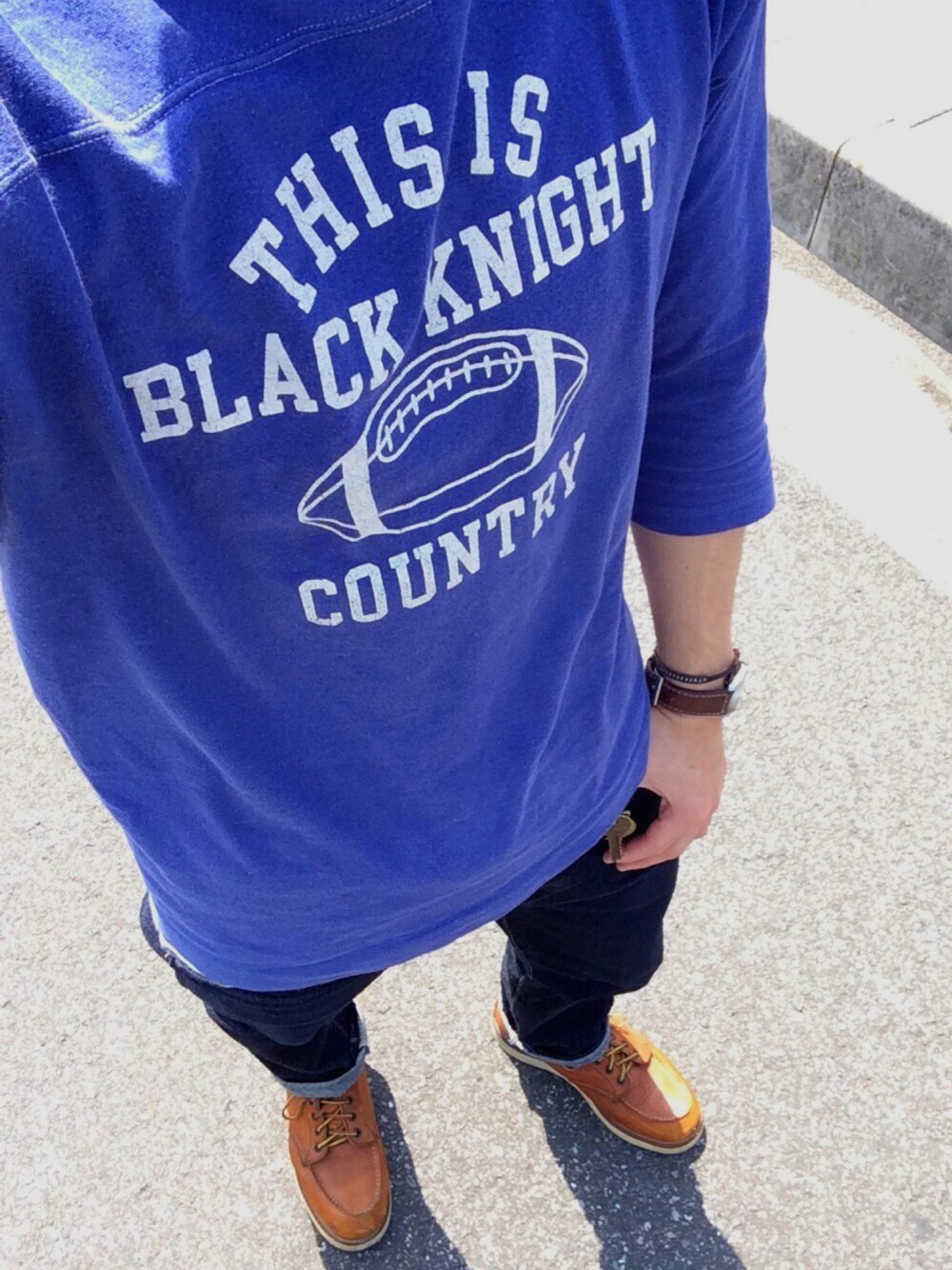 「休日スタイル、ブーツ、アメカジ、カレッジ、岡山デニム、赤耳、シンプルコーデ」｜「DUBBLEWORKSのアイテム（Tシャツ/カットソー、ブルー系）」を使った、ponさん（メンズ・164cm）の春コーディネートの1枚目の写真