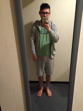 「アイテム（ビーチサンダル、オレンジ系）」を使った、necogaskeeさん（メンズ・180cm）の春コーディネート