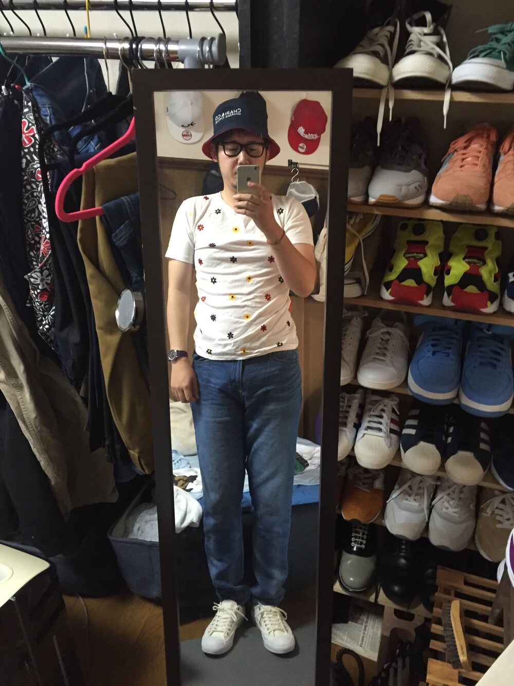 「SHIPSのアイテム（Tシャツ/カットソー、ホワイト系）」を使った、necogaskeeさん（メンズ・180cm）の夏コーディネートの1枚目の写真