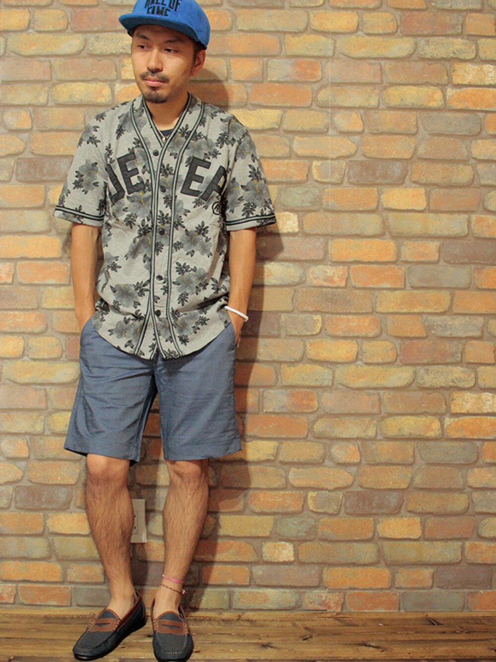 「10deep、jcrew、halloffame」｜「J.CREWのGramercy Short Sunwashed Oxford（チノパンツ、ブルー系）」を使った、accolade_2011さん（メンズ・167cm）の秋コーディネートの1枚目の写真