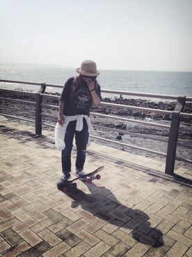 「MOUSSY（マウジー）のアイテム（Tシャツ/カットソー、ブルー系）」を使った、Aoi さん（レディース・154cm）の秋コーディネート