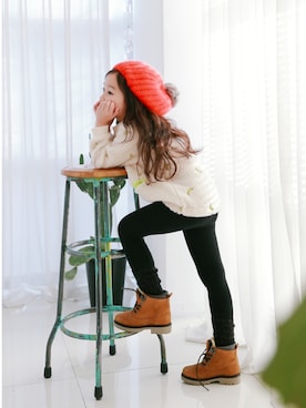 「アイテム（レッグウェア）」を使った、アルムさん（キッズ・118cm）の冬コーディネート