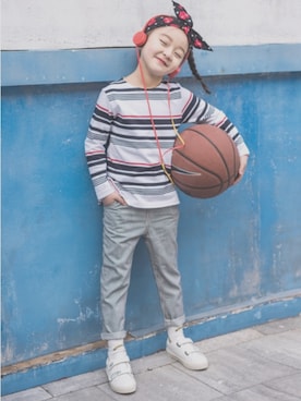 「アイテム（シューズ）」を使った、アルムさん（キッズ・120cm）の春コーディネート