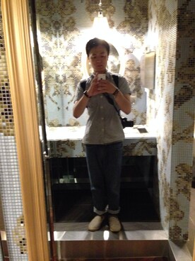 「MARGARET HOWELL（マーガレットハウエル）のアイテム（Tシャツ/カットソー、グレー系）」を使った、ミツヤスタクヤさん（メンズ）の夏コーディネート