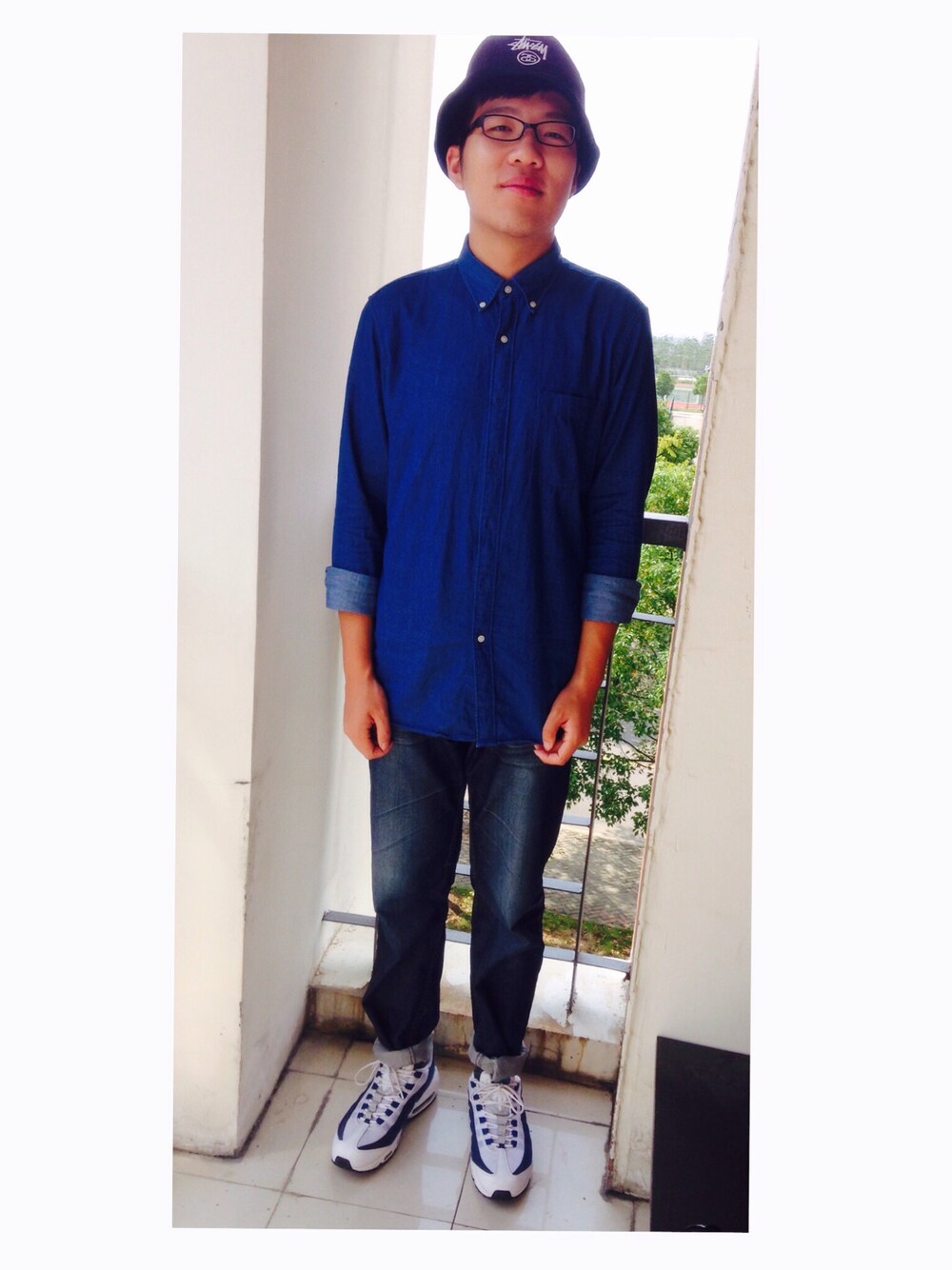 「jeans、AIR MAX、stussy」｜「UNIQLOのアイテム（シャツ/ブラウス、ブルー系）」を使った、Sylvan_syuさん（メンズ・178cm）の秋コーディネートの1枚目の写真