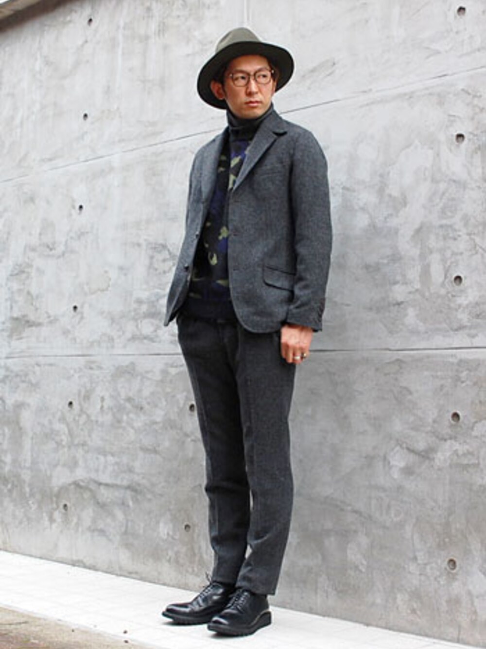 「セットアップ、ツイード、リバティ、 ワントーン、BRIEND、 栄、 bibury court」｜「Bibury CourtのTWEED SINGLE SIDE VENTS JACKET（テーラードジャケット、グレー系）」を使った、BRIENDさん（メンズ・183cm）の秋コーディネートの1枚目の写真