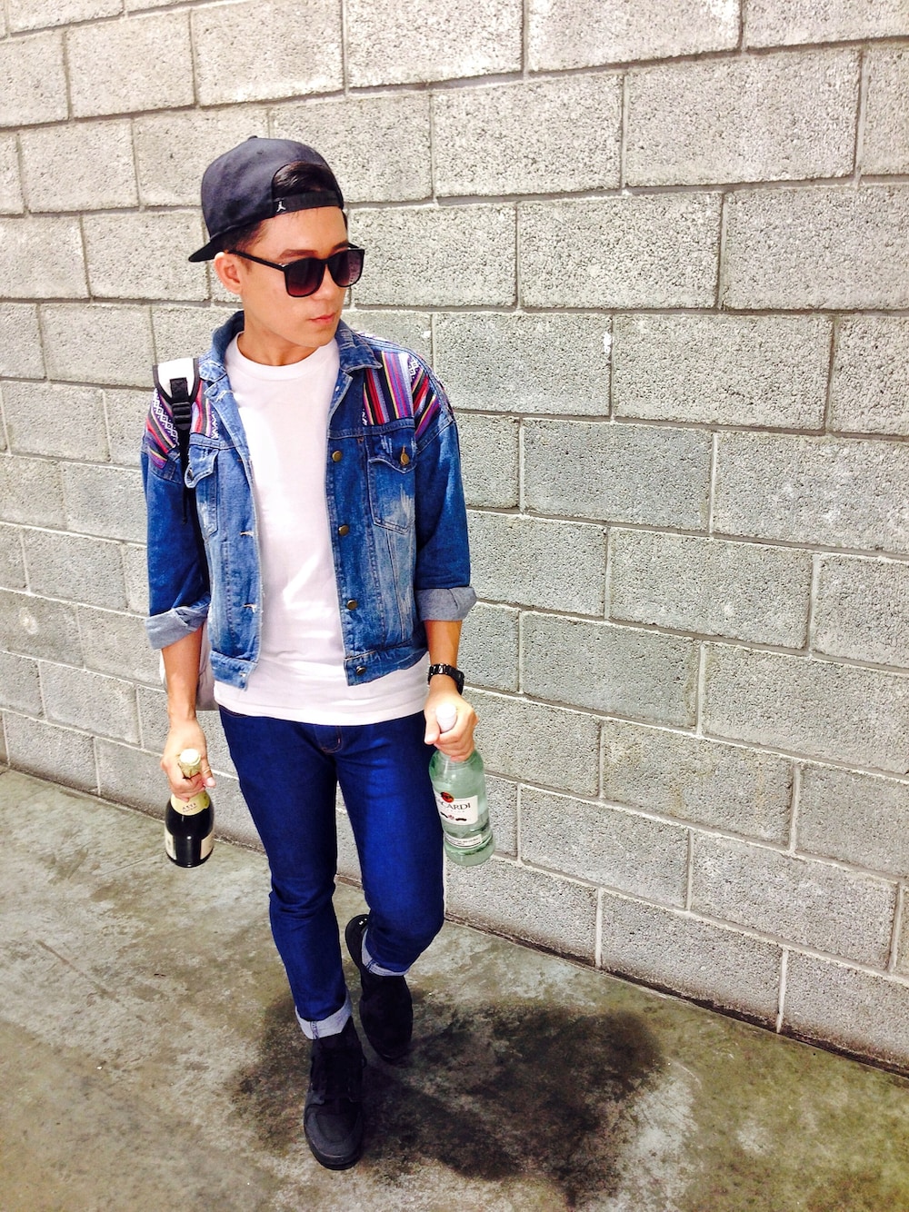 「boy、blue、Cowboy、cool、Jordan、fashion、PARTY、street」｜「Jordanのアイテム（キャップ、ブラック系）」を使った、Joe Chenさん（メンズ・172cm）の春コーディネートの1枚目の写真