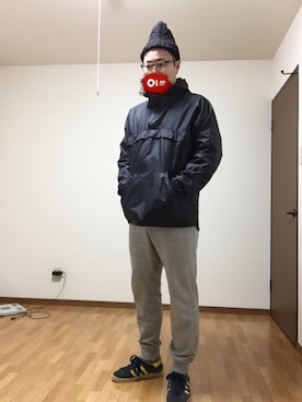 「GOODENOUGH（グッドイナフ）のアイテム（ナイロンジャケット）」を使った、やや太めのメガネのオッサンさん（メンズ・180cm）の冬コーディネート