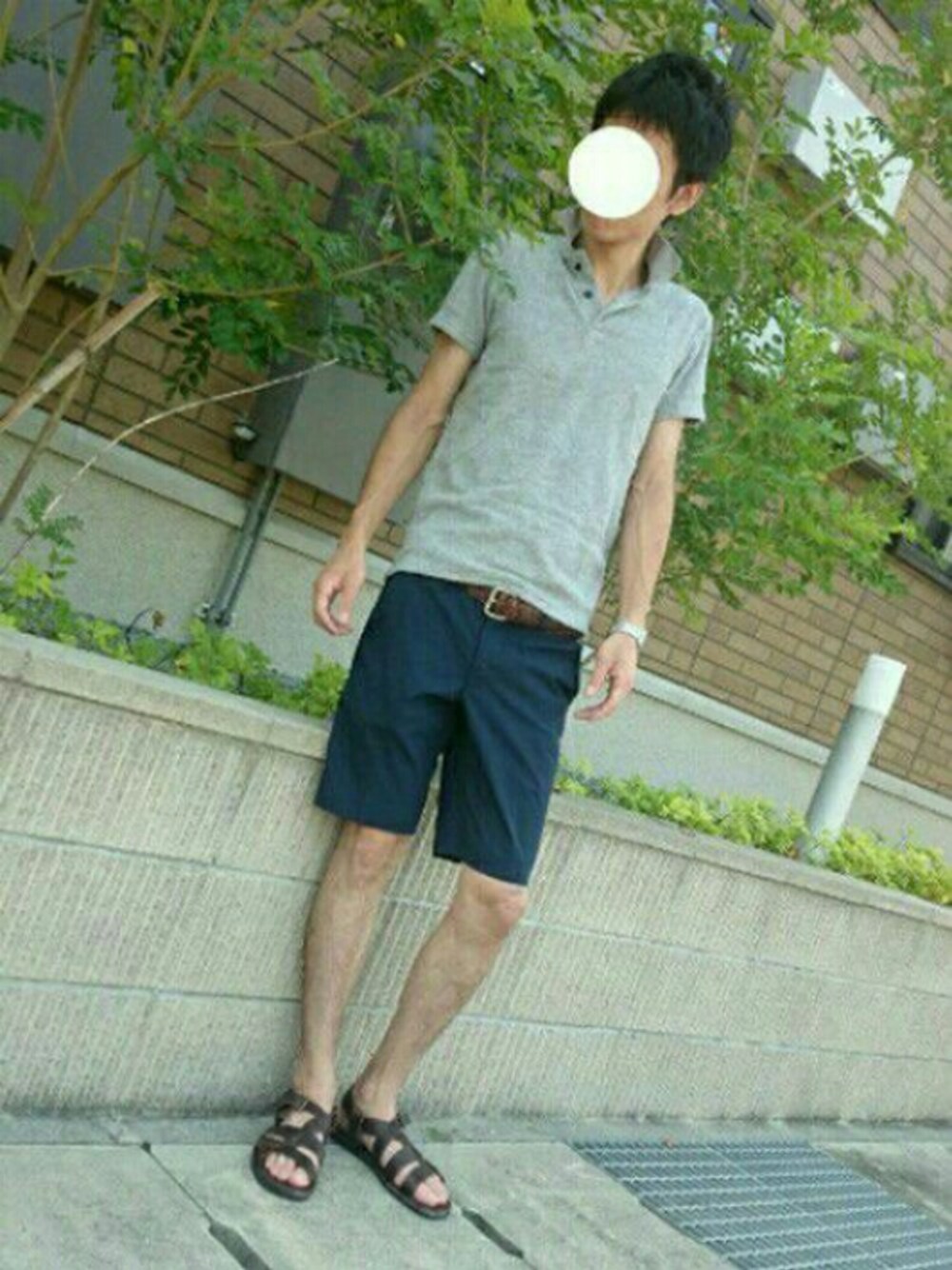 「夏コーデ、summer、ハーフパンツ、シンプル、短パン、ポロシャツ、休日スタイル、きれいめカジュアル、ユニクロ」｜「UNIQLOのMEN オックスフォードタックショートパンツ＋E（その他パンツ、ブルー系）」を使った、いんてこさん（メンズ・177cm）の夏コーディネートの1枚目の写真