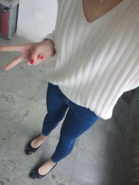 「GAP（ギャップ）のアイテム（ニット/セーター、ホワイト系）」を使った、carriequanさん（レディース）の冬コーディネート