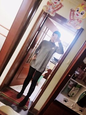「其他のアイテム（ニット/セーター、グレー系）」を使った、carriequanさん（レディース）の冬コーディネート