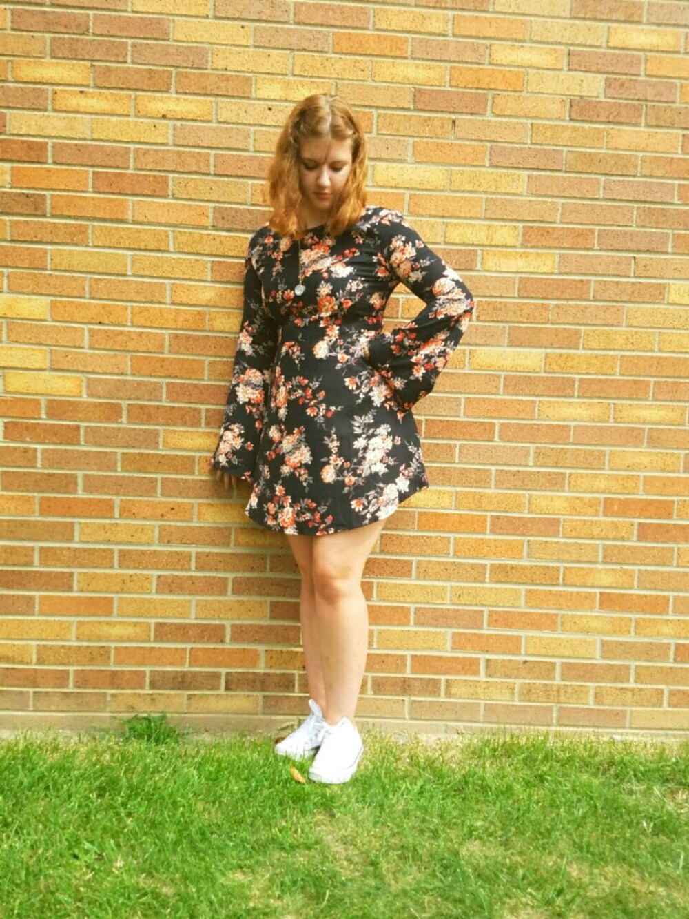 「Floral print、floral dress、floral、school」｜「FOREVER 21のアイテム（ドレス、ブラック系）」を使った、Tatumさん（レディース・175cm）の秋コーディネートの1枚目の写真