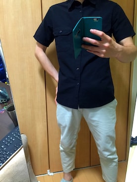 「ikka（イッカ）のアイテム（シャツ/ブラウス、ブラック系）」を使った、おこげさん（メンズ）の春コーディネート