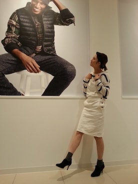 「SEVENDAYS=SUNDAY（セブンデイズサンデイ）のアイテム（ジャンパースカート）」を使った、岡本茜さん（レディース・164cm）の秋コーディネート
