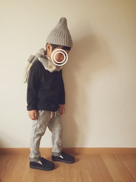 「GLOBAL WORK（グローバルワーク）のメンアサワッチ/556722（ニットキャップ/ビーニー、グレー系）」を使った、KREHA\( Ö )/さん（キッズ）の秋コーディネート