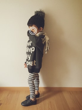 「H&M（エイチ・アンド・エム）のアイテム（ニット/セーター、ブラック系）」を使った、KREHA\( Ö )/さん（キッズ）の秋コーディネート