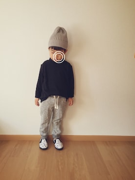 「UNIQLO（ユニクロ）のアイテム（Tシャツ/カットソー、ブラック系）」を使った、KREHA\( Ö )/さん（キッズ）の冬コーディネート