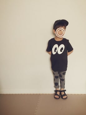 「petit main（プティマイン）のアルファベットモチーフロゴキャップ（キャップ、ブラック系）」を使った、KREHA\( Ö )/さん（キッズ）の春コーディネート