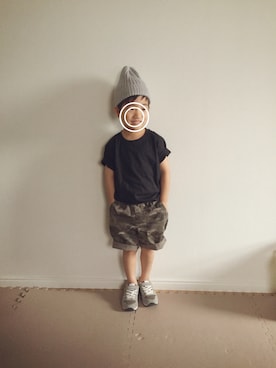 「NEW BALANCE（ニューバランス）のキッズ ジュニア ニューバランス グレー ネイビー ベルクロ new balance KV996 CAY/CEY（スニーカー、グレー系）」を使った、KREHA\( Ö )/さん（キッズ）の夏コーディネート