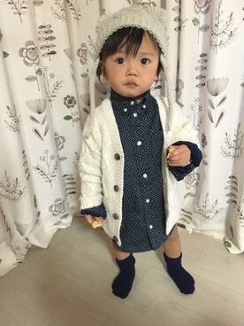 「H&M（エイチ・アンド・エム）のアイテム（シャツ/ブラウス、ブルー系）」を使った、CHIAKIさん（キッズ・90cm）の冬コーディネート