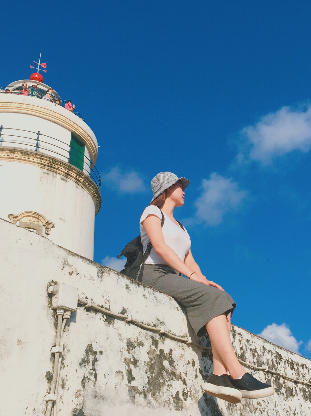 「outfit、casual、summer、hat、traveloutfit、Macau、sunshine+cloud」｜「A landのアイテム（パンツ、グレー系）」を使った、_shanicelsttさん（レディース・165cm）の秋コーディネートの1枚目の写真