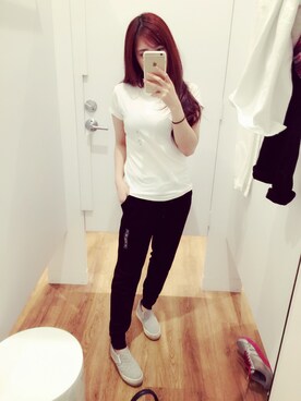 「UNIQLO（ユニクロ）のアイテム（Tシャツ/カットソー、ホワイト系）」を使った、Wingyi Wuさん（レディース・160cm）の春コーディネート
