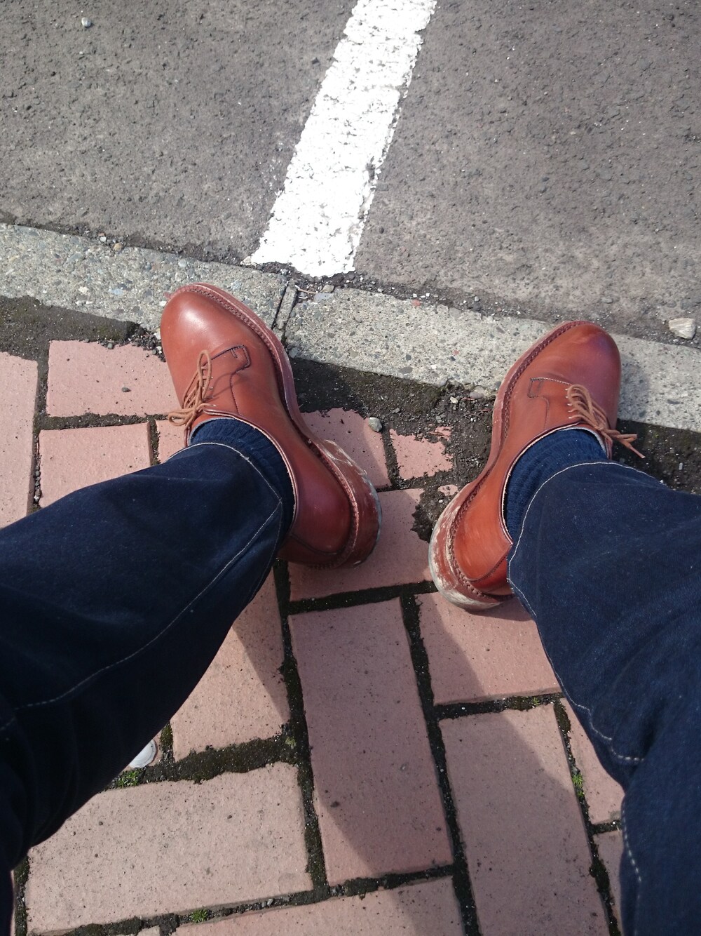 「Levis、trickers」｜「trickersのアイテム（ドレスシューズ、ブラウン系）」を使った、Shougo Naritaさん（メンズ・184cm）の春コーディネートの1枚目の写真