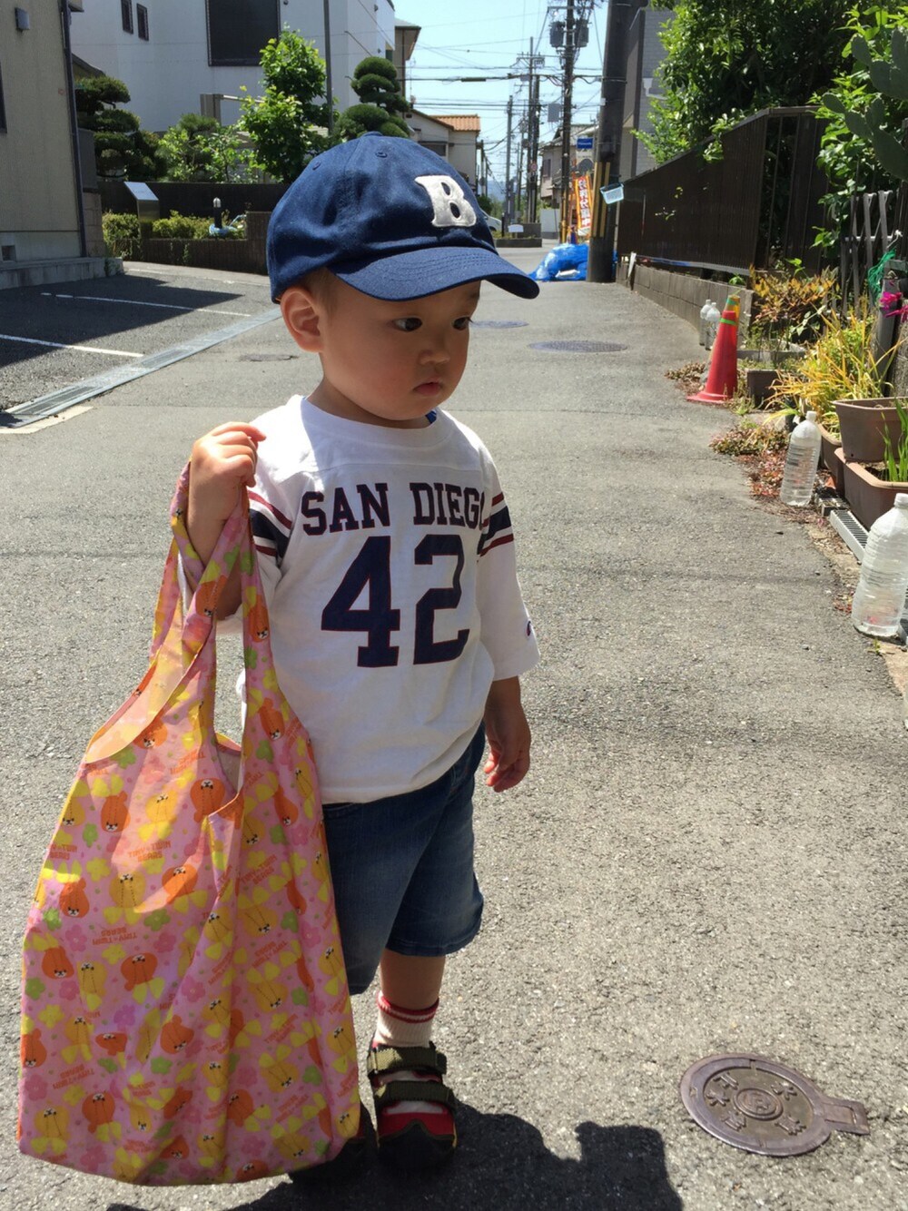 「ドラフトFO、ナンバリングT、チャンピオン、デニム、ニューバランス、キッズコーデ」｜「Championの【KIDS】別注 Champion(チャンピオン) 7部 プリント Tシャツ（Tシャツ/カットソー、ホワイト系）」を使った、ひな♪ かな☆さん（キッズ・90cm）の春コーディネートの1枚目の写真