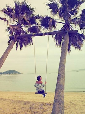 「アイテム（水着）」を使った、LisaHalimさん（レディース・159cm）の春コーディネート