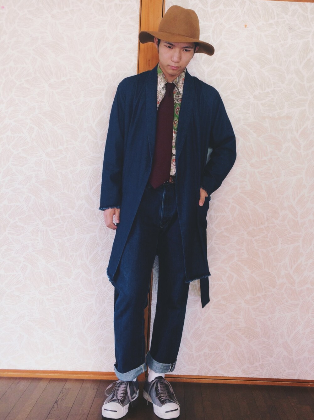 「秋のコーデ、大人カジュアル、古着、古着MIX、コンバース、70's、フェルトハット、ペイズリー、ガウン、ネクタイ」｜「Levi'sのLevi's 501 XX→BigE（デニムパンツ、ブルー系）」を使った、fukadaさん（メンズ・169cm）の秋コーディネートの1枚目の写真