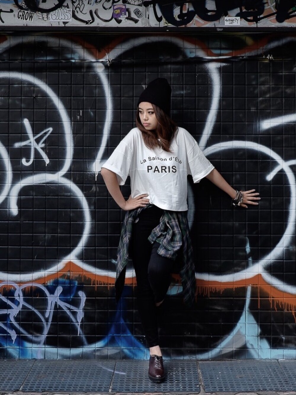 「street、STYLE、fashion、streetstyle、fashionista、urban outfitters、URBAN RESEARCH、fashion blogger、blogger、streetfashion」｜「madewellのアイテム（Tシャツ/カットソー、ホワイト系）」を使った、Coco L.さん（レディース・168cm）の夏コーディネートの1枚目の写真
