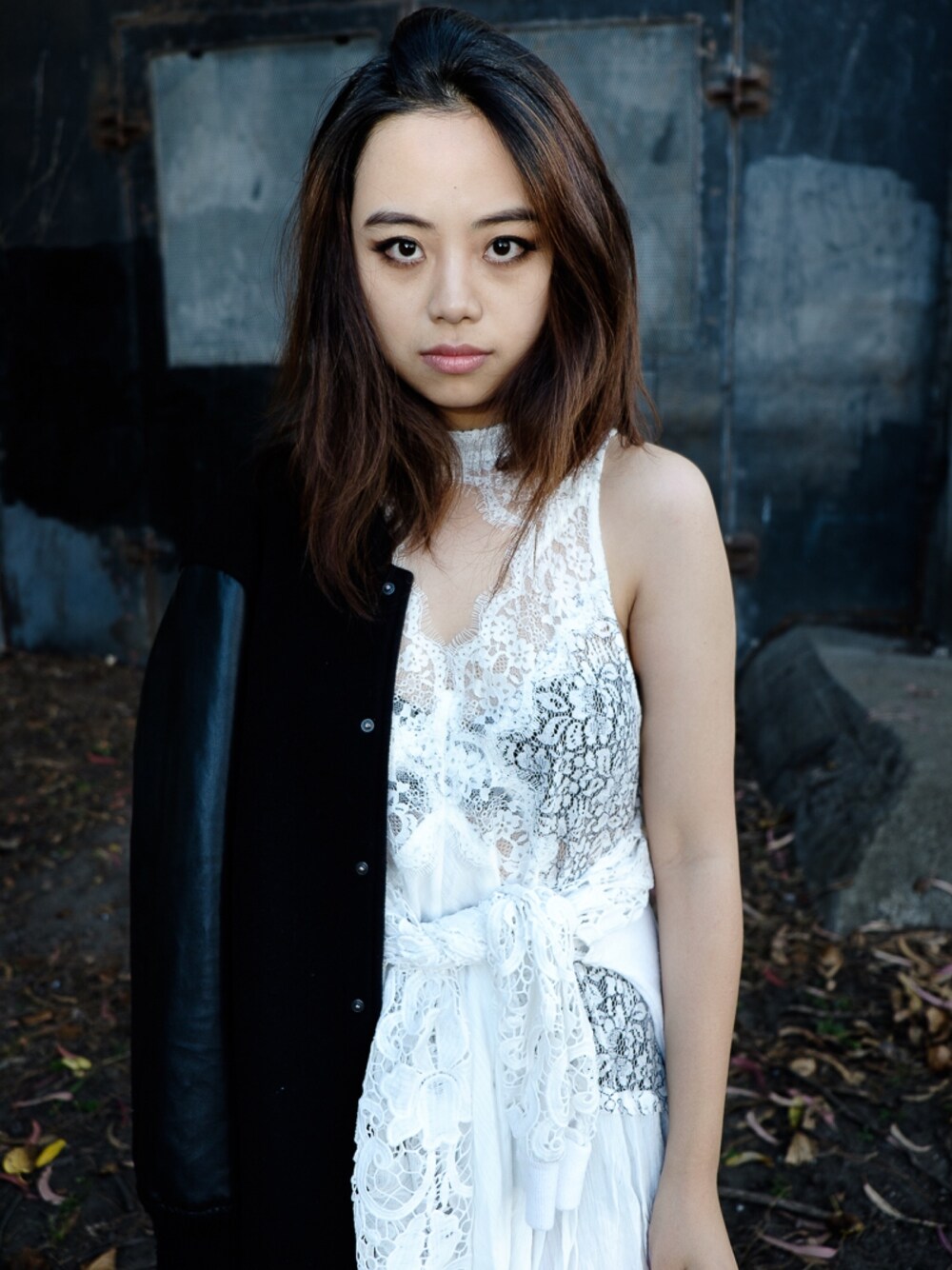 「STYLE、streetfashion、streetstyle、Free people、leather jacket、lace、white、black」｜「FREE PEOPLEのアイテム（ワンピース、ホワイト系）」を使った、Coco L.さん（レディース・168cm）の夏コーディネートの1枚目の写真